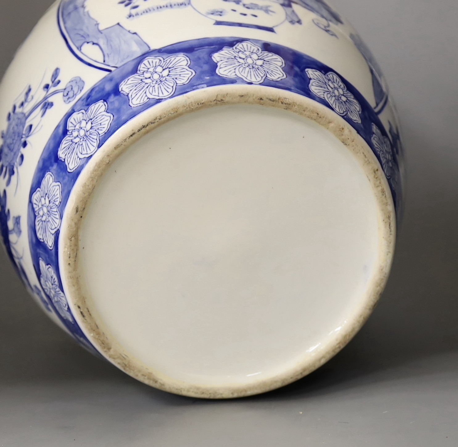 A Chinese blue and white jardiniere, 30 cms high